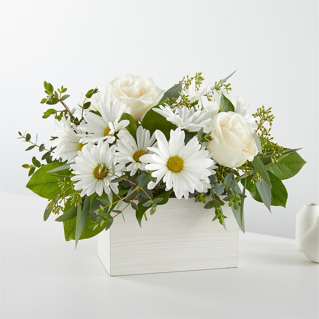 Fresh Linen Box Bouquet – WENDT'S POTS AND POSIES, Dunlap IA