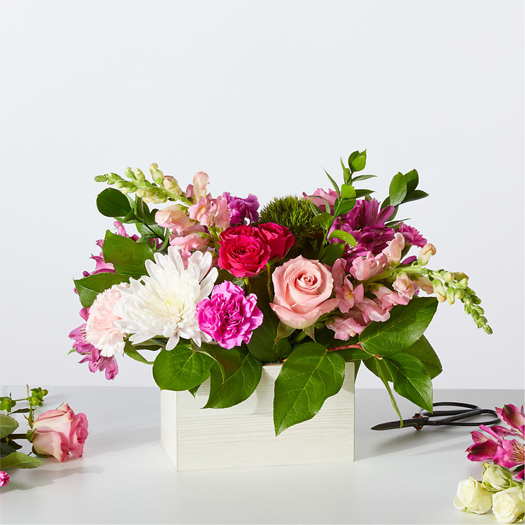 Sweetberry Box – A Florist Original – WENDT'S POTS AND POSIES, Dunlap IA