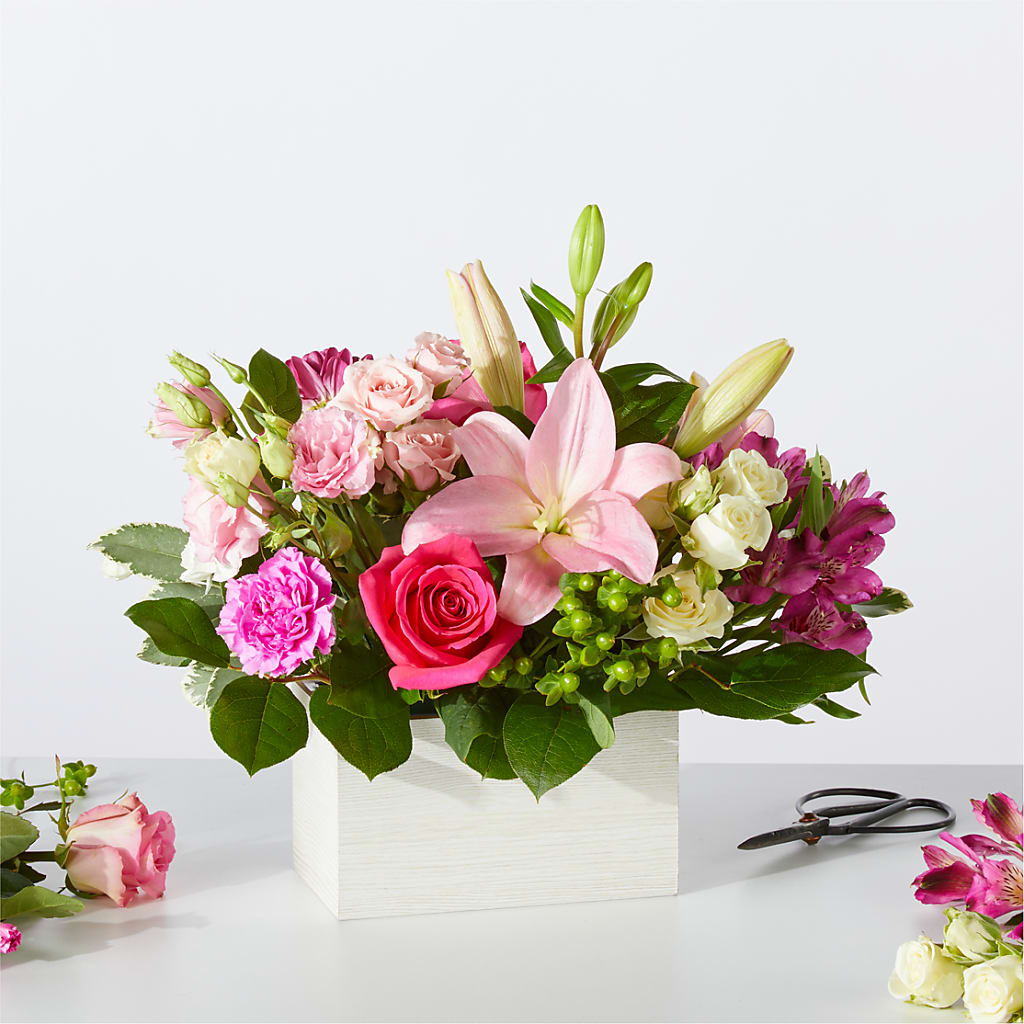 Sweetberry Box – A Florist Original – WENDT'S POTS AND POSIES, Dunlap IA
