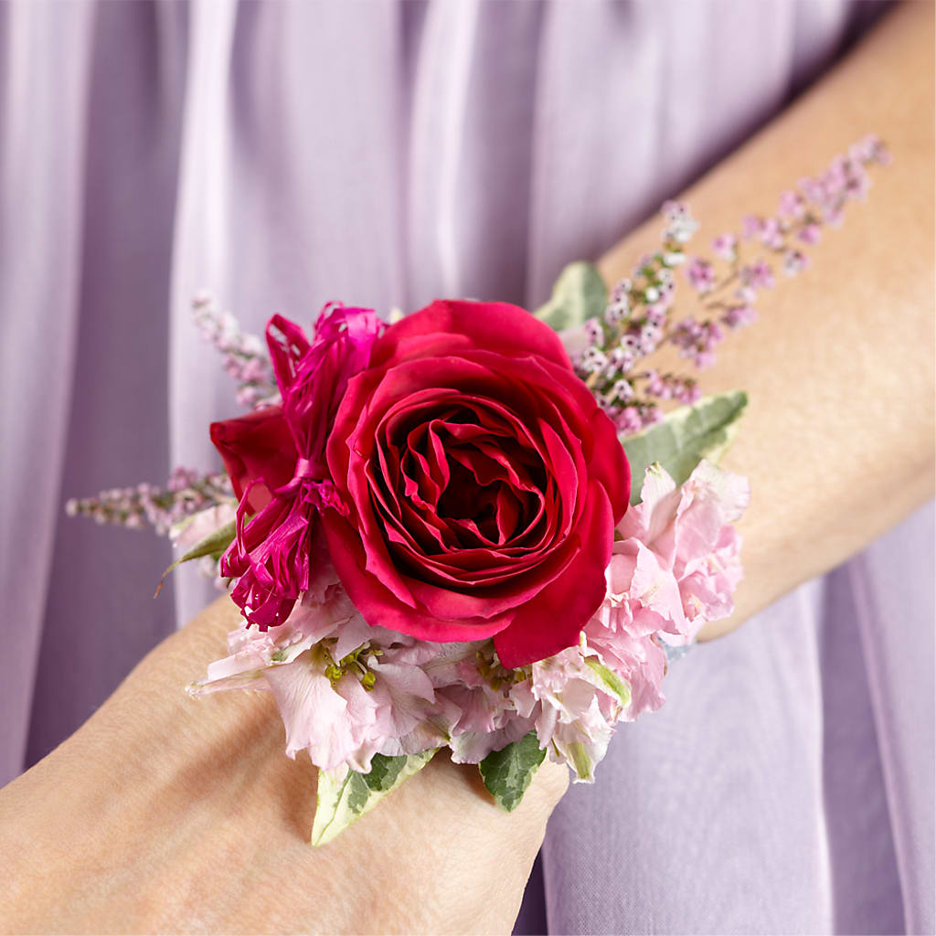 Rose Charm Corsage – WENDT'S POTS AND POSIES, Dunlap IA
