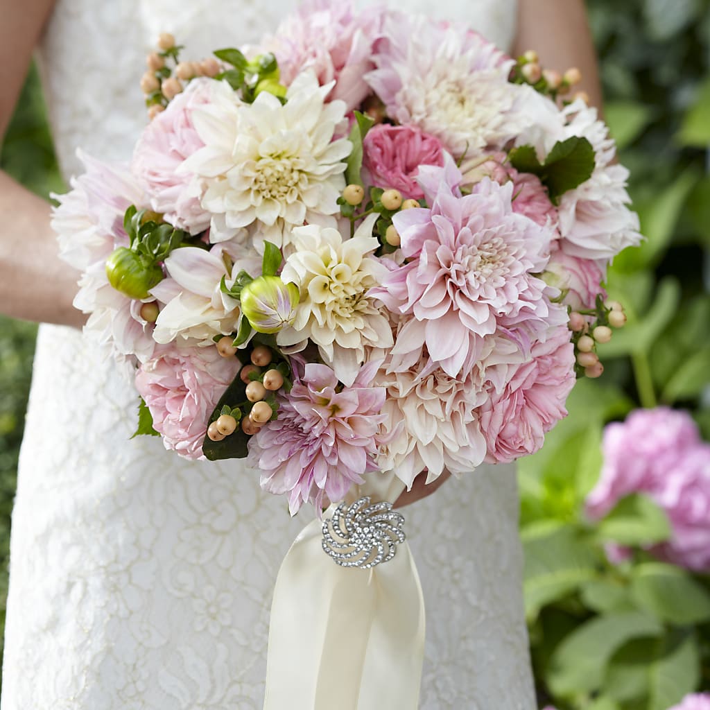 Heart's Promise Bouquet – WENDT'S POTS AND POSIES, Dunlap IA