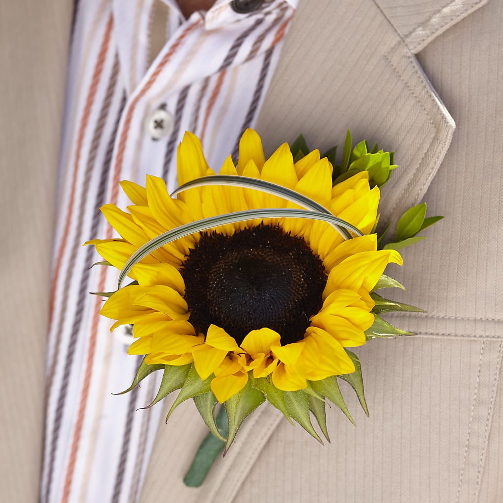 Free Spirit Boutonniere – WENDT'S POTS AND POSIES, Dunlap IA