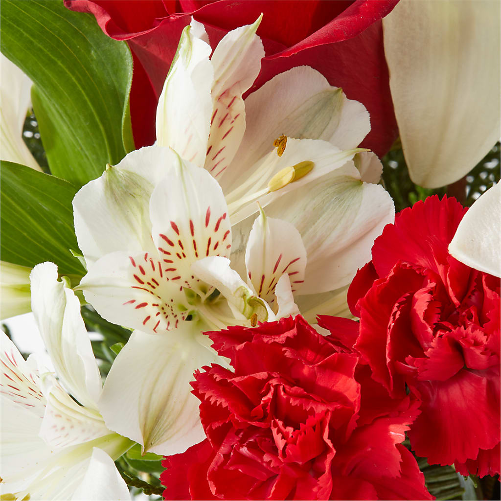 Holiday Season Bouquet – WENDT'S POTS AND POSIES, Dunlap IA
